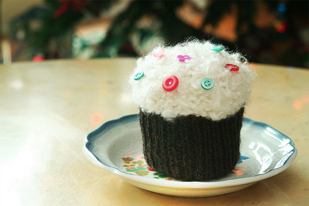 Seen On coolpicturesgallery.blogspot.com Knitted Cupcake