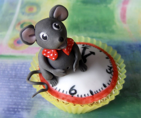 Hickory Dickory Dock Cupcake