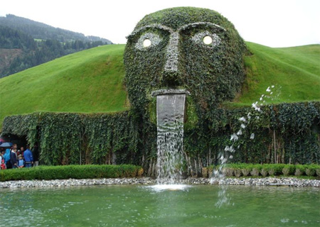 Swarovski Face Fountain
