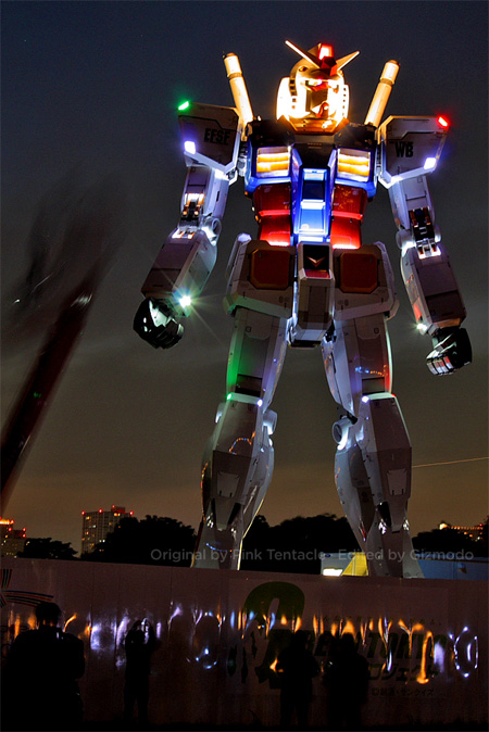 Gundam Robot Sculpture