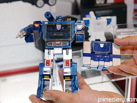 Soundwave Transforming MP3 Player