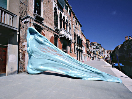 Giant Chewing Gum in Veniceعکس: کاردستی با آدامس