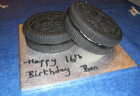 Birthday Cake Oreos on Cool Birthday Cake Shaped To Look Like Two Delicious Oreo Cookies