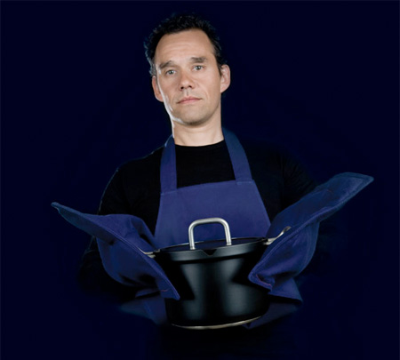 Apron with built-in Oven Mitts