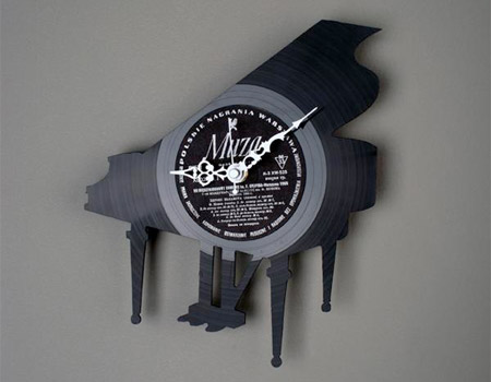 Clock made out of Vinyl