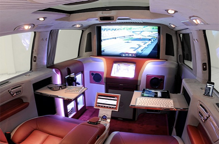 Multimedia Lounge on Wheels