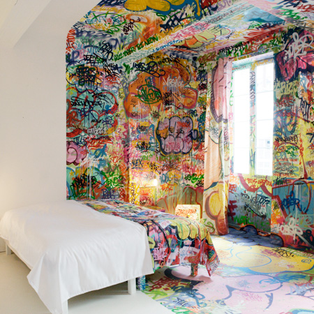 Au Vieux Panier Graffiti Hotel Room