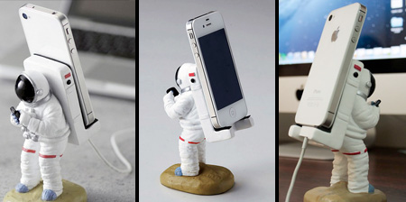 Astronaut iPhone Stand