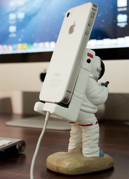 Astronaut Smartphone Stand