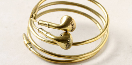 Gold Apple Earbuds Bracelet