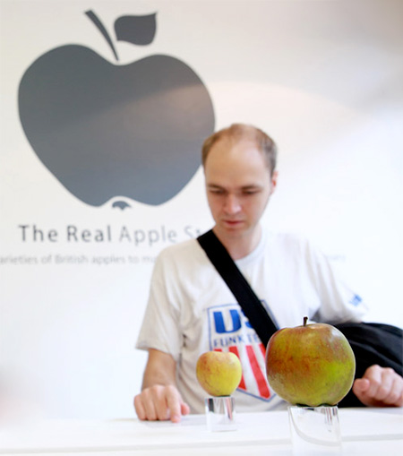 Apple Store with Real Apples