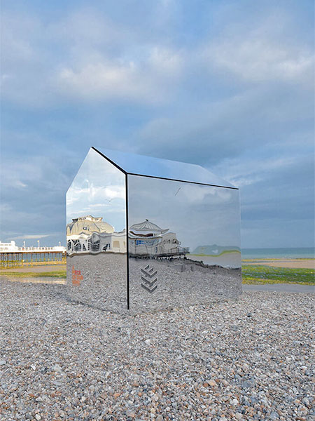 Mirror Beach Hut