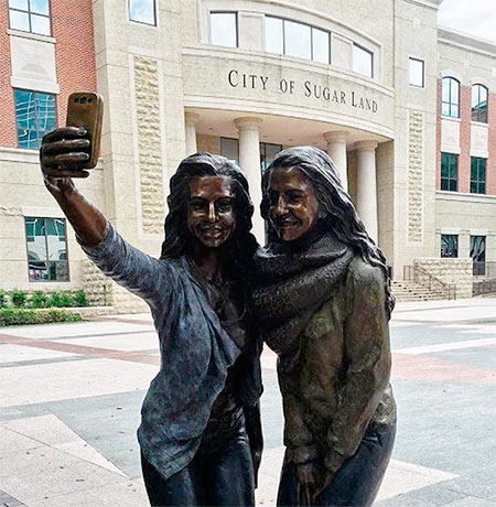 Sugar Land Texas Selfie Statue