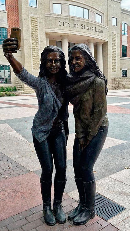 Texas Selfie Statue