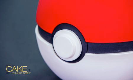 Pokemon Pokeball Cake