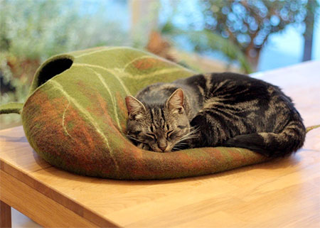 Leaf Shaped Pet Bed