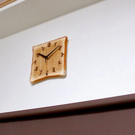 Realistic Toast Clock