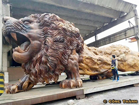 Giant Lion