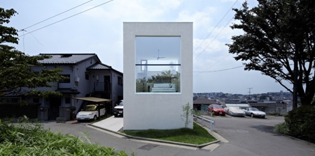 Giant Window House