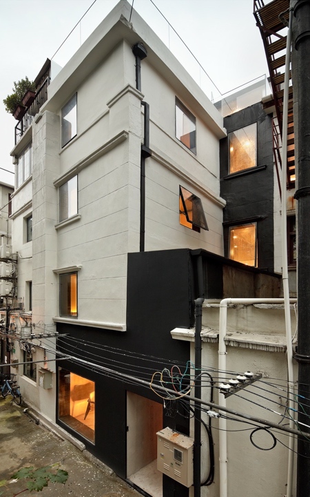 Townhouse with Glass Walls