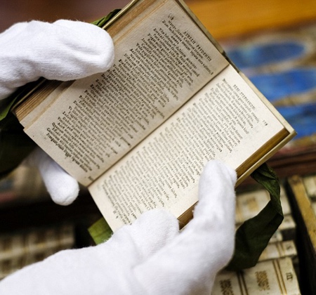 Jacobean Travelling Library