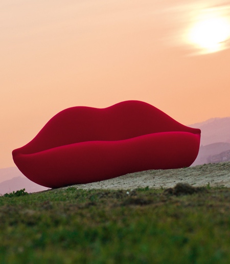 Human Lips Sofa