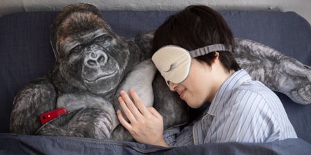 https://www.toxel.com/wp-content/uploads/2019/10/gorillapillow01.jpg