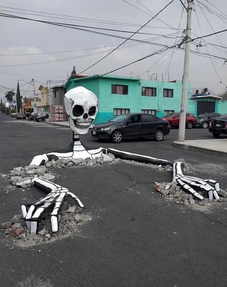 Skeleton Street Art