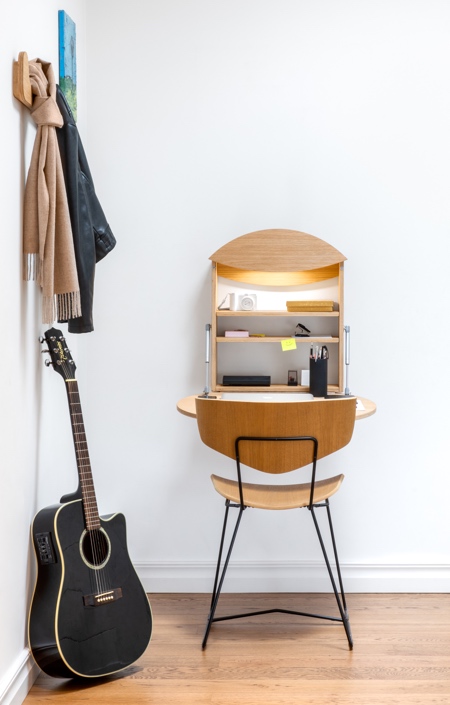 Hanging Fold-Up Desk