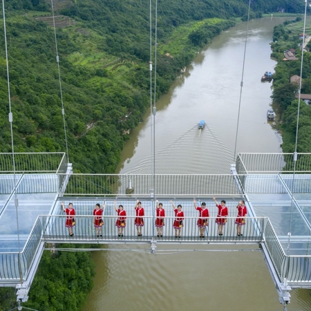 Huangchuan Three Gorges Scenic Area Glass Bridge