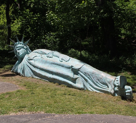 Zaq Landsberg Reclining Liberty