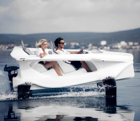 Hydrofoiling Boat