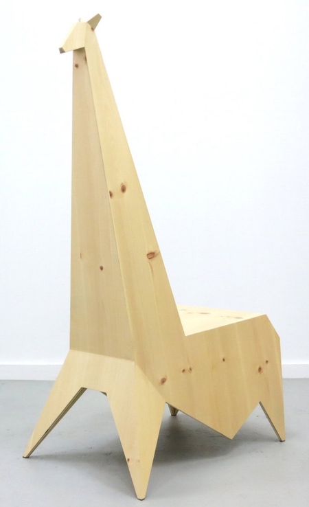 صندلی چوبی به شکل زرافه 