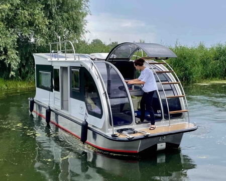 Amphibious Camper Trailer