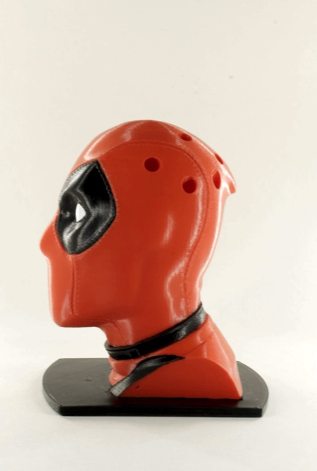 https://www.toxel.com/wp-content/uploads/2022/09/deadpoolpencilholder04.jpg