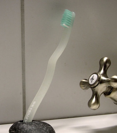 Yumaki Glowing Toothbrush