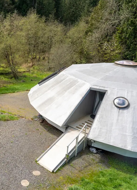 UFO Spaceship House