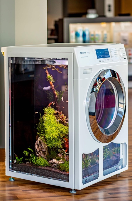 ماشین لباسشویی بازیافتی تبدیل شده به آکواریوم