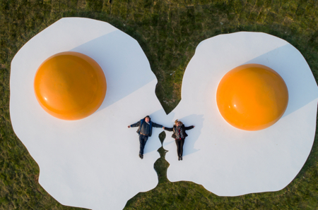 Henk Hofstra Kissing Eggs