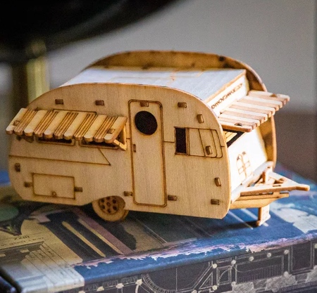 Camper Birdhouse