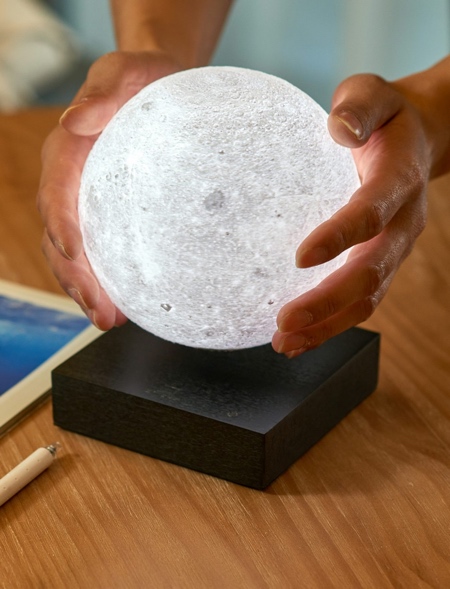 Magnetic Moon Lamp