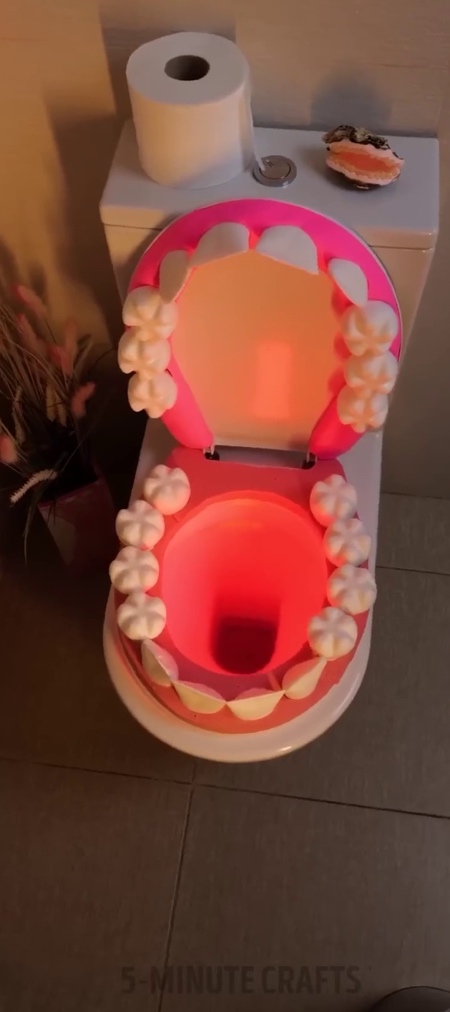 Giant Mouth Toilet Seat
