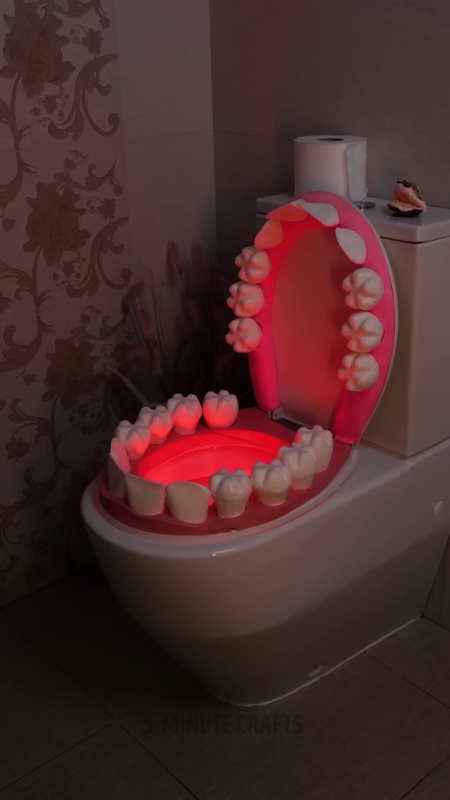 Scary Open Mouth Toilet Seat