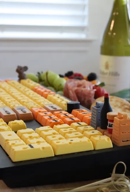 Mechanical Cheese Board