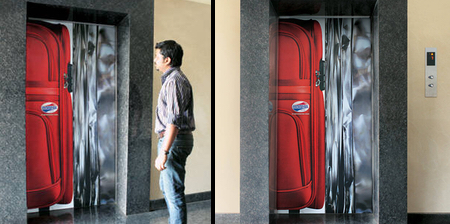 American Tourister Luggage Elevator