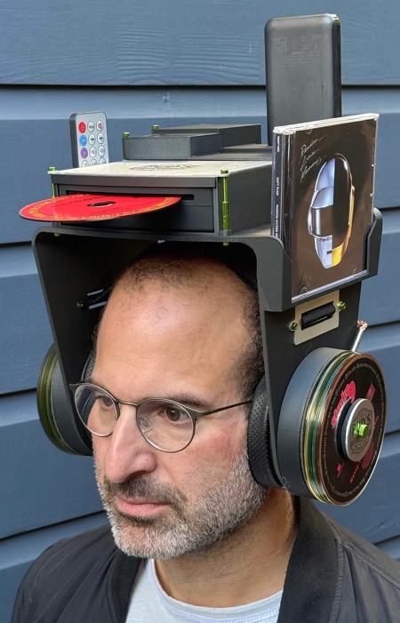 Headphones with integrated CD Player