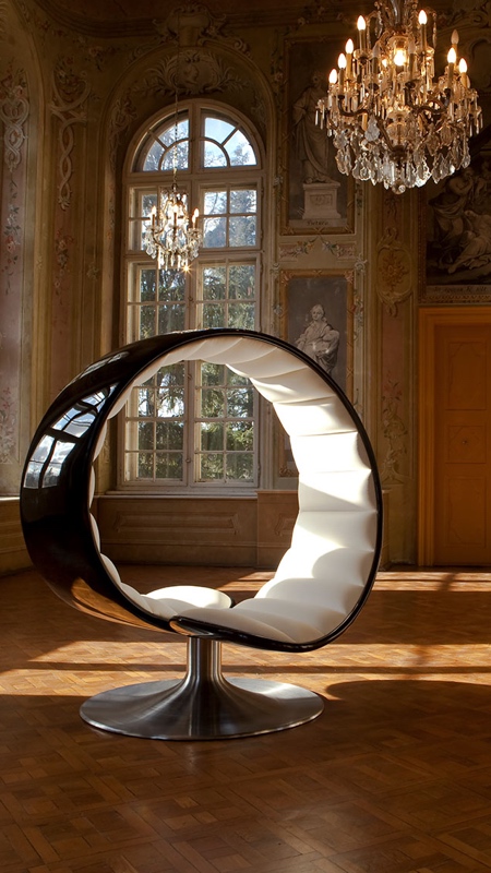 Conversation Chair by Gabriella Asztalos