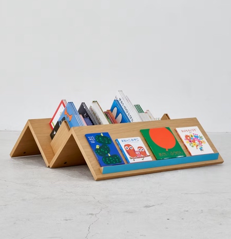 Tsuranari Bookshelf